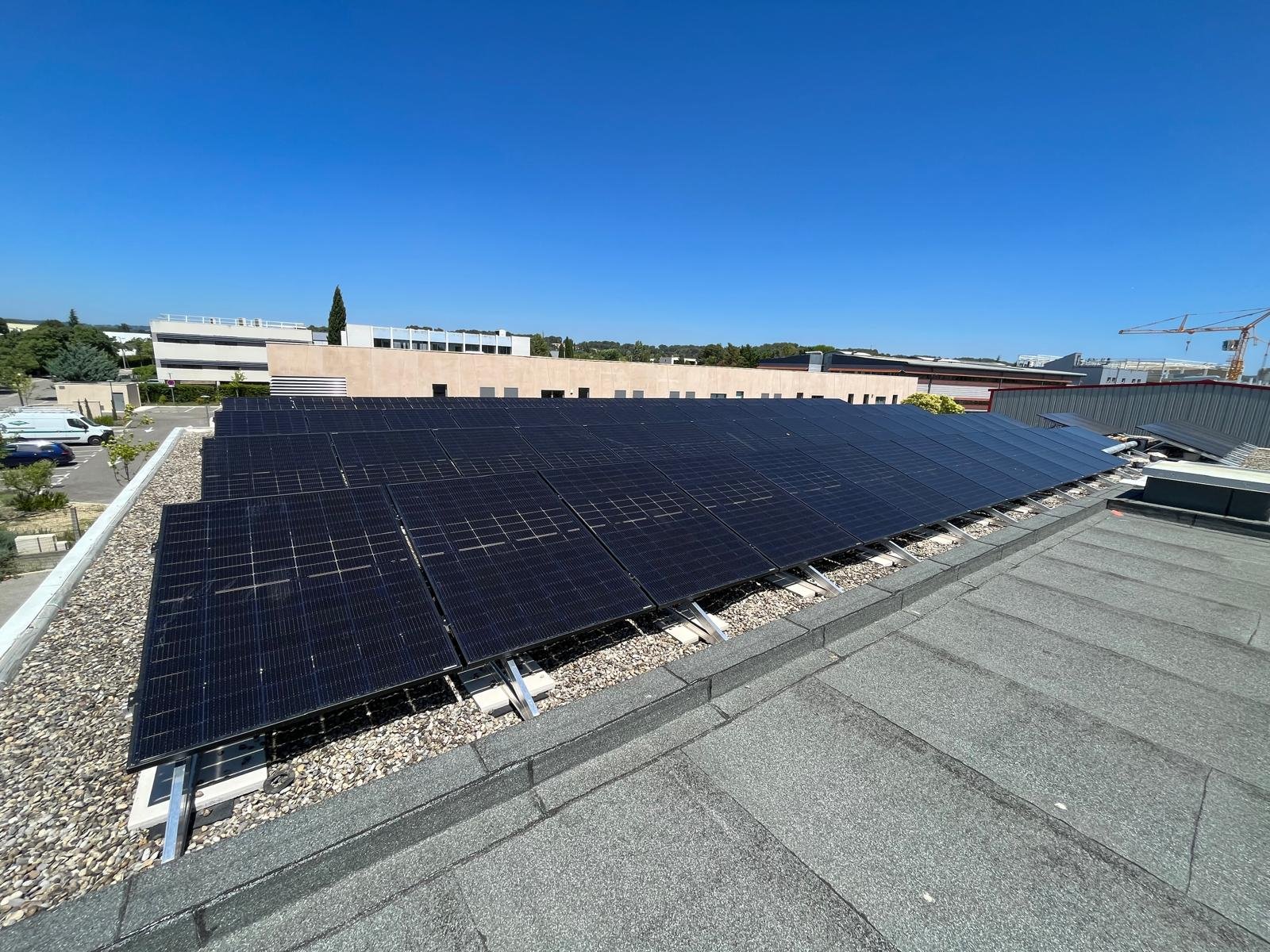 Installation de panneaux solaires sur toiture à Draguignan
